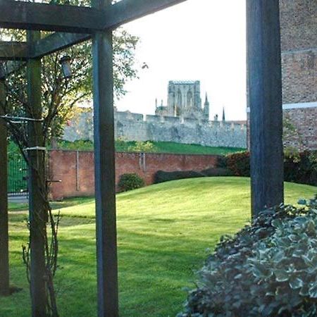 The Feversham York Bagian luar foto